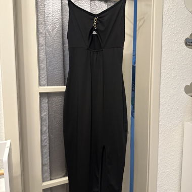 Schwarzes Kleid
