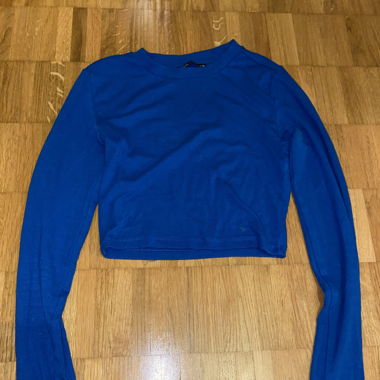 Long sleeve crop-top