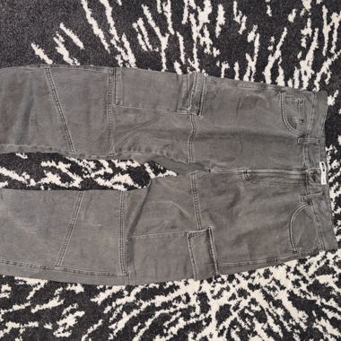 Pantalon cargo en denim gris Bershka