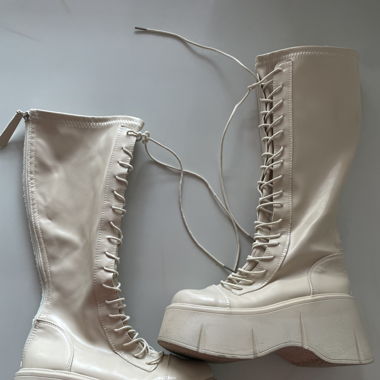 beige stiefel boots