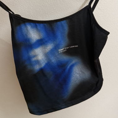 Schwarzes Top