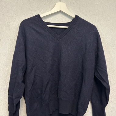 Pull à encolure en V foncée