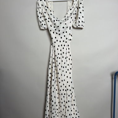 Midi-Kleid mit Punkten