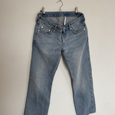 Jeans gerade Form aus hellblauem Denim