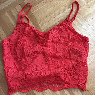 top dentelle rouge