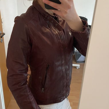 Weinrote Lederjacke