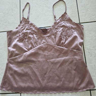 Top in raso Zara con pizzo