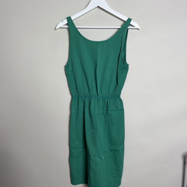 Grüner ärmelloser Jumpsuit