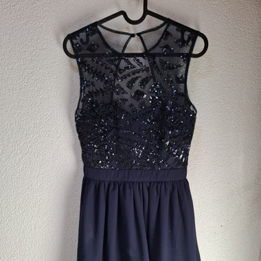 Robe bleue foncé avec paillette 