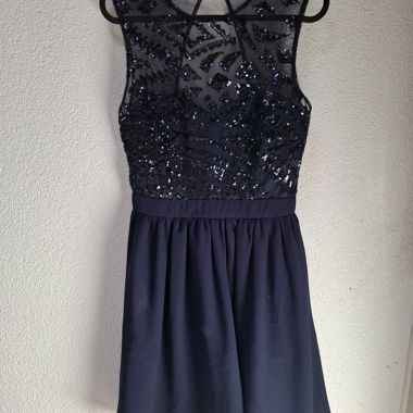 Robe bleue foncé avec paillette 