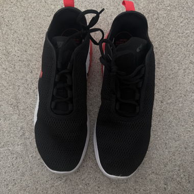 Nike Sportschuhe schwarz/rot