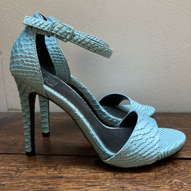 Blaue Heels