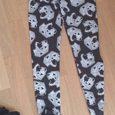 Muster-Leggings mit Leoprint