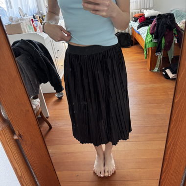 Black pleated midi skirt