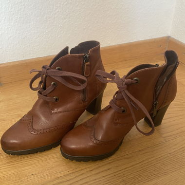 Bottines à lacets marron avec talon