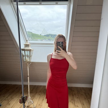 Rotes Midikleid