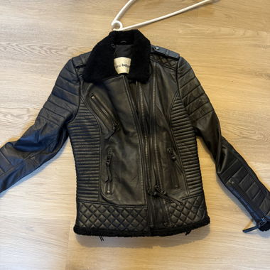 Giacca in pelle con colletto in shearling
