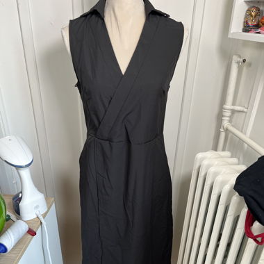 Élégante Robe Longue Noire Sans Manches 