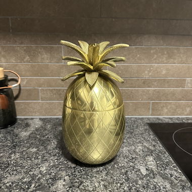 Pineapple container