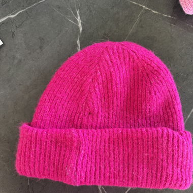 Berretto in maglia rosa