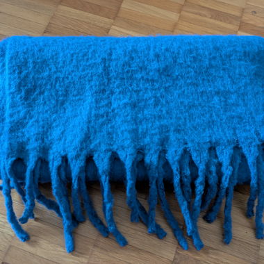 Écharpe douce bleue à franges de Zign