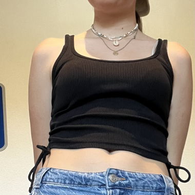 Croptop mit Schlaufen auf der Seite