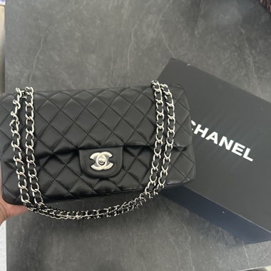 Brandneue Tasche