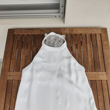 Halterneck Top mit Spitzen-Rücken