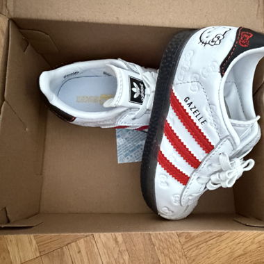 Gazelle Hello Kitty baby shoes