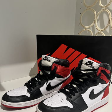 Jordan 1 Retro High Satin Black Toe (w)