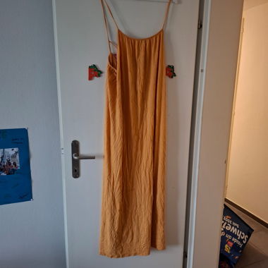 Robe longue à bretelles spaghetti dos nu