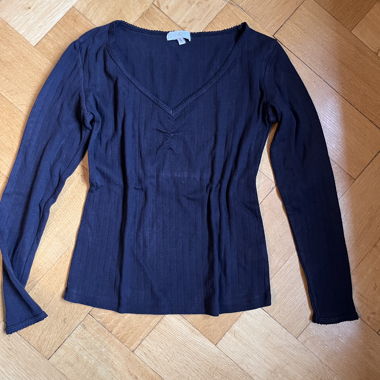 Top con scollo a V in pizzo, maniche lunghe