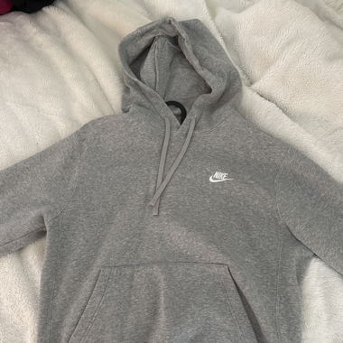 grauer nike pullover