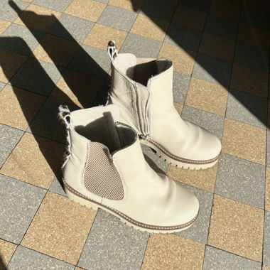 Chelsea Boots beige con suola carrarmato