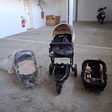Ensemble poussette avec coque bébé