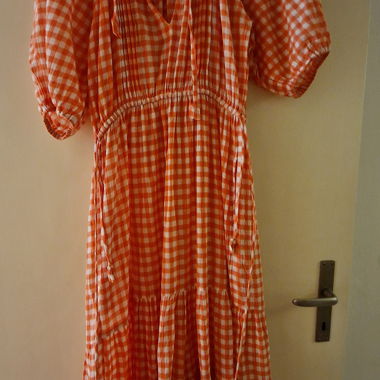 Dress with pockets 