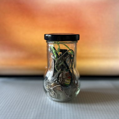 Bocal à bijoux mystère avec chaînes, boucles d’oreilles et bagues