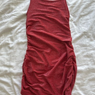 Robe rouge pailletée à bretelles