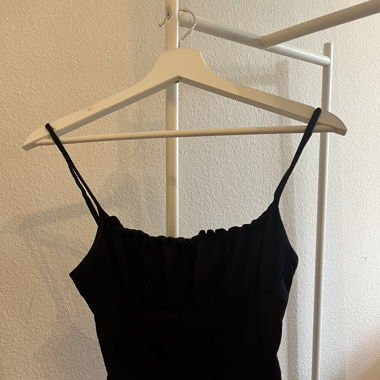 Subdued top