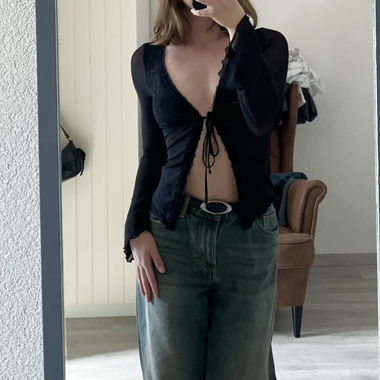 Top noir transparent et dentelle 
