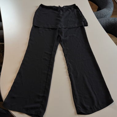 Loose black polyester skirt-pants