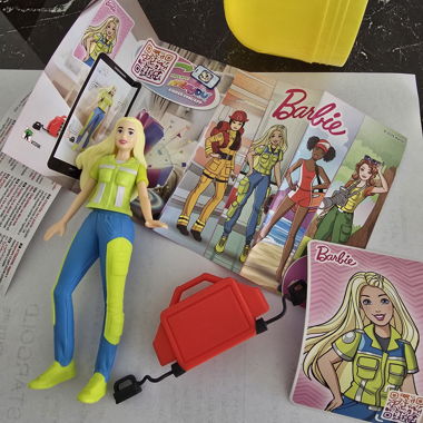 Poupée Barbie secouriste