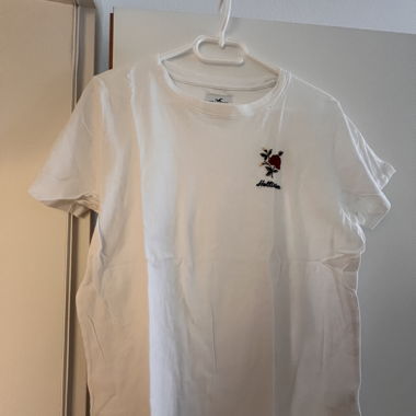 Hollister white T-shirt