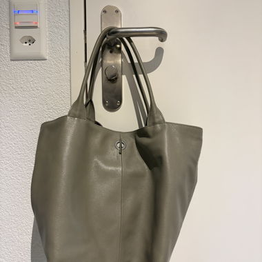 Borsa a mano Rabeanco in pelle grigia