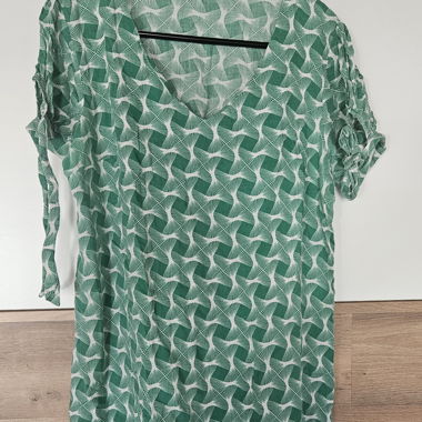 Robe d'été verte à motifs