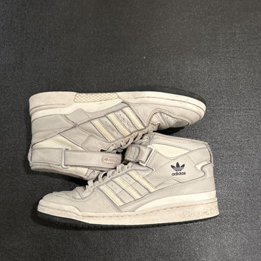 Chaussures Adidas (usé)