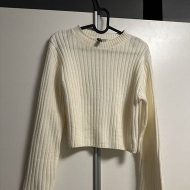 Weisser Pullover
