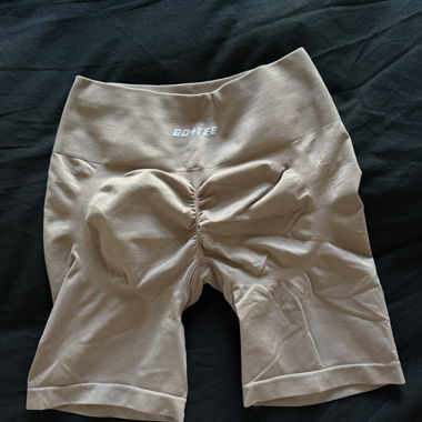 BoTee Gym Shorts beige