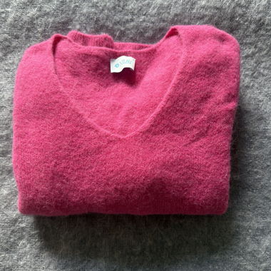 Pull encolure V rose