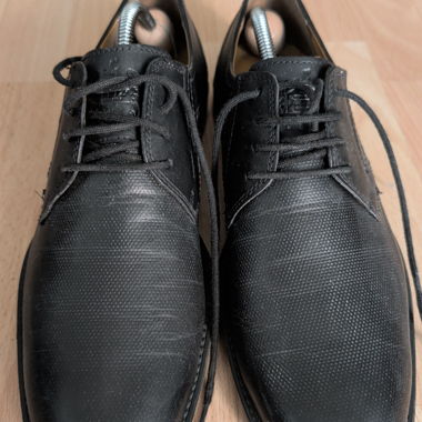 Scarpe eleganti nere con lacci